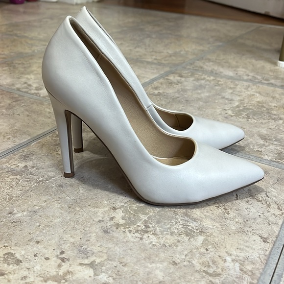 Heels - Picture 3 of 4